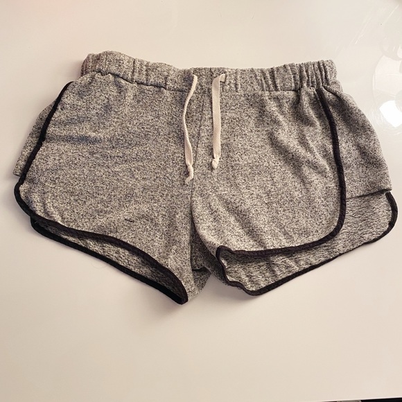 Brandy Melville Pants - Brandy Melville shorts